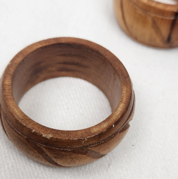 Napkin Rings 2 Sets 1 Designed Wood 1 Metal Leaf. - Picture 4 of 5